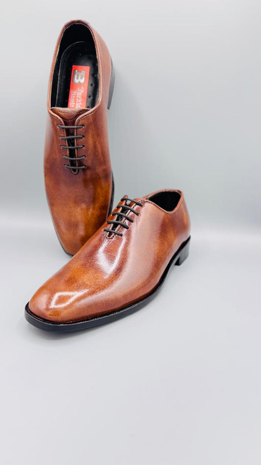 brown leather Oxford shoes
